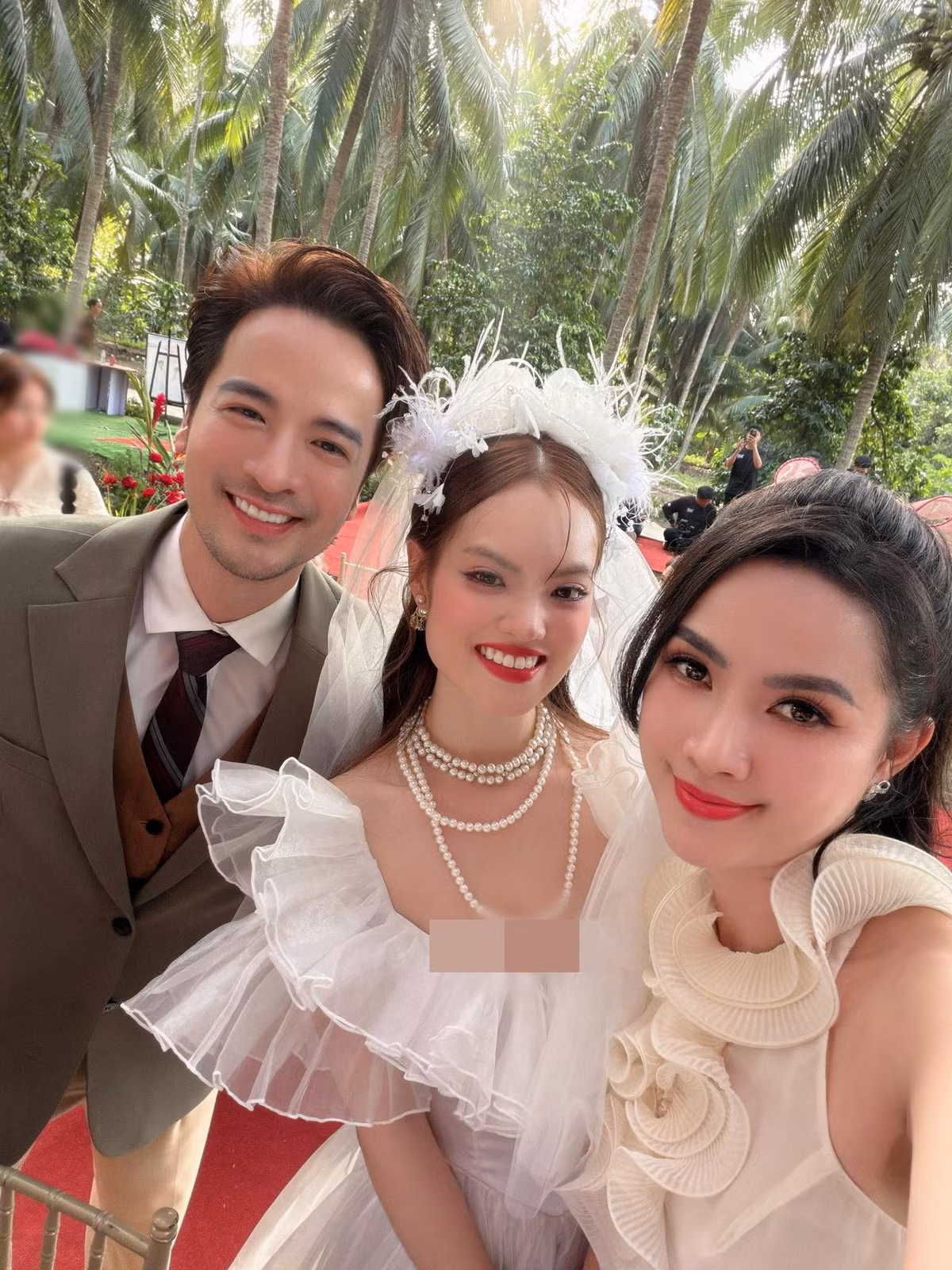 Phan Thị Mơ liên tục tham gia các bữa tiệc mừng đám cưới Đoàn Minh Tài - Sunny Đan Ngọc. Ảnh: FB Phan Thị Mơ.