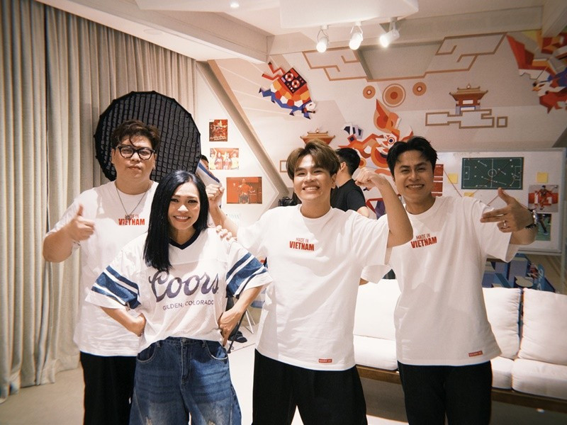 Trước đó, theo Tiền Phong, Phương Thanh góp mặt trong MV Chân cứng đá mềm. Dự án không chỉ mang đến âm nhạc đầy cảm xúc từ Phương Thanh, Hoàng Bách và DTAP, mà còn là những thước phim sống động, phản ánh lăng kính và câu chuyện đời thường của các vận động viên, giúp khán giả cảm nhận trọn vẹn tinh thần và nỗ lực của họ. Ảnh: Tiền Phong.