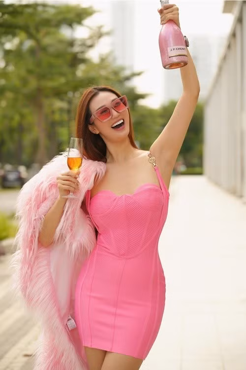 Cách đây không lâu, Khánh My cho biết, cô chọn cuộc sống không chồng con. Ảnh: FB Khánh My.