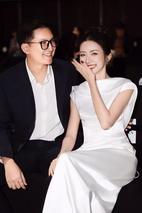 Ngọc Huyền khoe những khoảnh khắc ngọt ngào bên Duy Minh khi tham dự sự kiện vào tháng 11/2025. Ảnh: FB Ngọc Huyền.