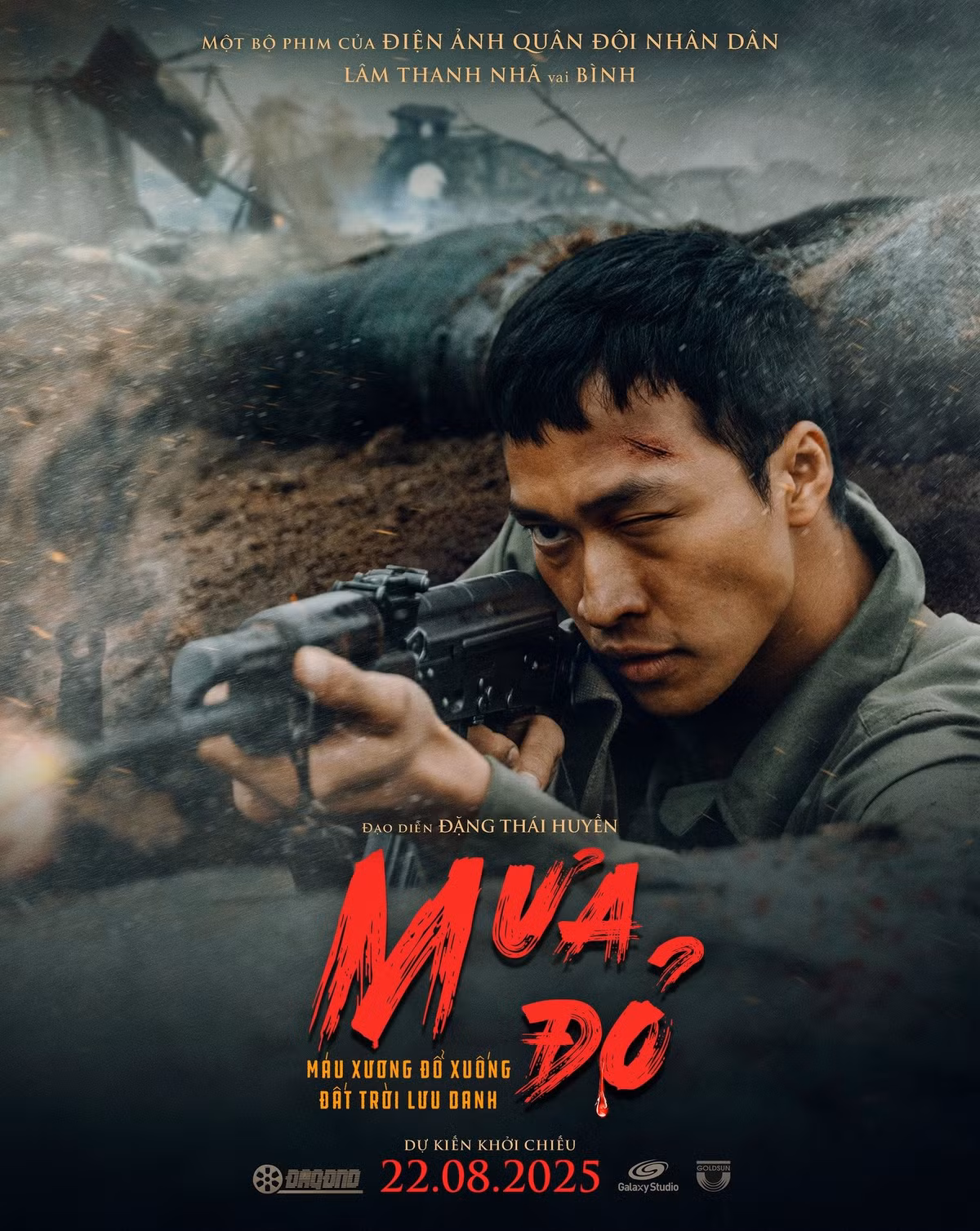 Tính đến chiều ngày 9/9, Mưa đỏ có doanh thu 578 tỷ đồng (theo thống kê của Box Office Vietnam - đơn vị thống kê phòng vé độc lập), hiện tại là phim ăn khách nhất mọi thời đại tại Việt Nam.