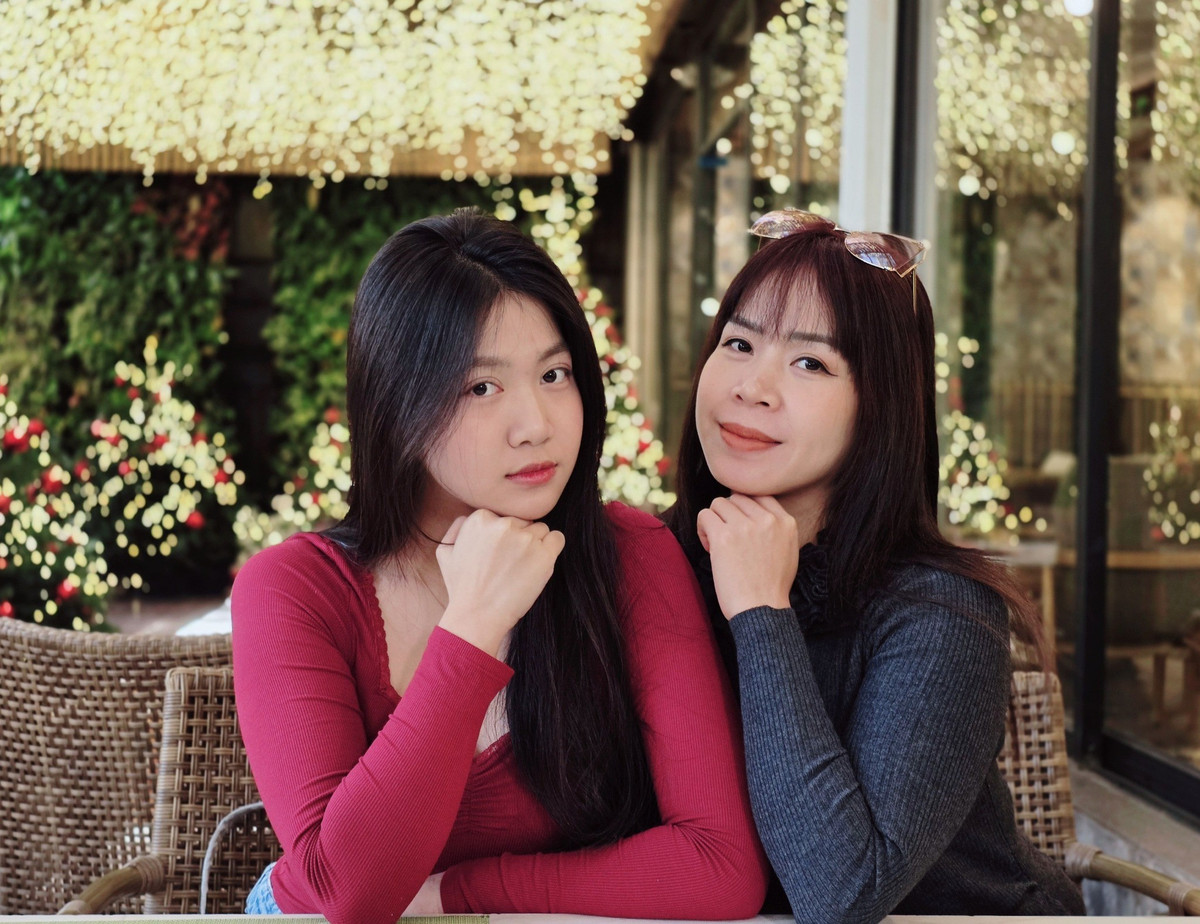 Con gái Mạnh Trường có khả năng chơi piano, vẽ tranh. Tuy nhiên, vợ chồng nam diễn viên không định hướng con theo nghệ thuật mà để con tự do lựa chọn lĩnh vực mình theo đuổi. Ảnh: FB Phương Phạm.