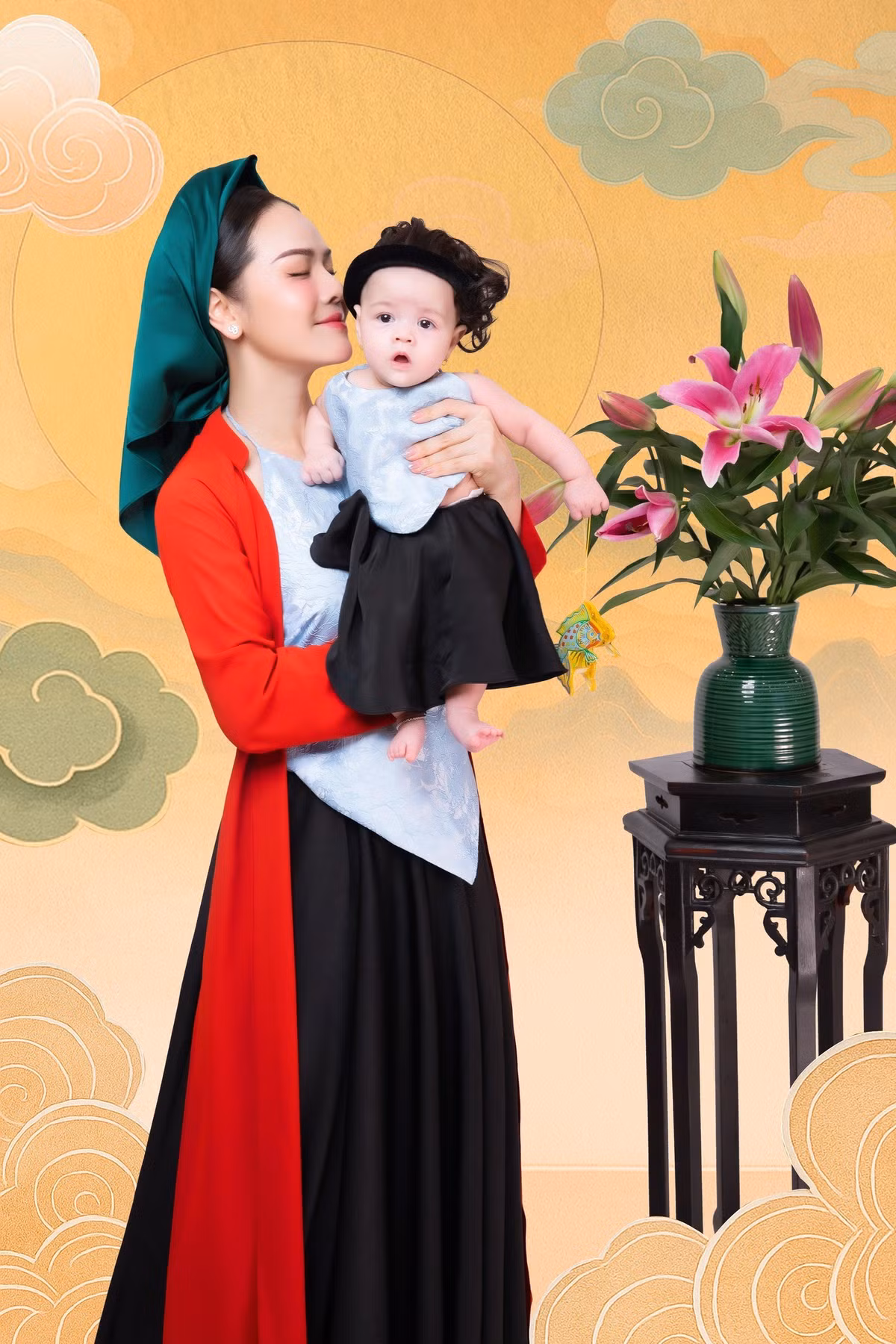 Nữ diễn viên kiêm ca sĩ khoe nhan sắc mặn mà bên ái nữ.