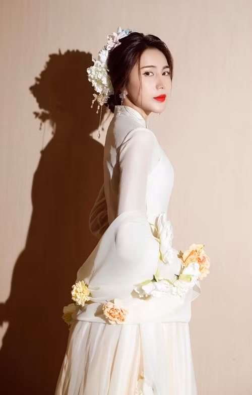 Trước Đan Trường, Thủy Tiên cũng trở thành tâm điểm của dư luận về vấn đề từ thiện. Cụ thể, năm 2021, câu chuyện từ thiện miền Trung năm 2020 của Thủy Tiên vướng những ý kiến trái chiều. Để chứng minh bản thân trong sạch trước những lời đồn, Thủy Tiên ra ngân hàng sao kê. Ảnh: FB Thủy Tiên.