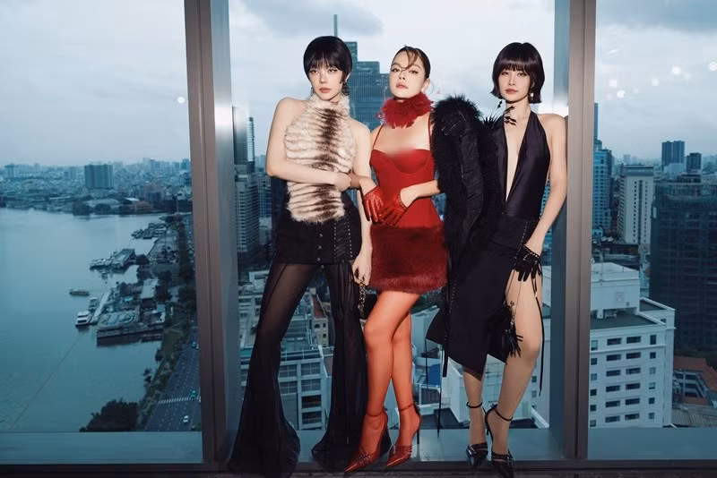 Giống Đông Nhi, Phạm Quỳnh Anh và Minh Hằng ăn mặc cá tính, gợi cảm. Ảnh: FB Phạm Quỳnh Anh.