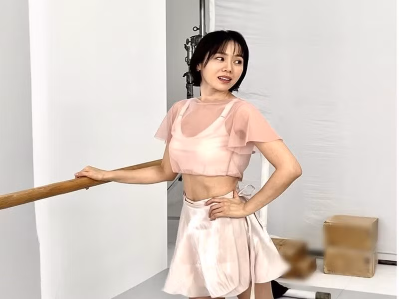 Cô duy trì việc tập luyện đều đặn để giữ hình thể sau sinh. Ảnh: Instagram Son Ye Jin.