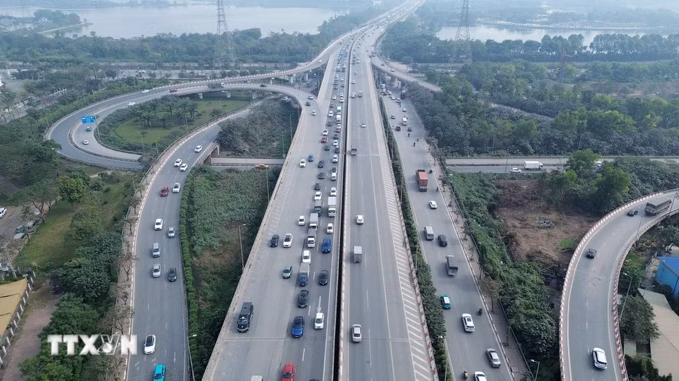 Cửa ngõ phía nam thành phố hướng vào trung tâm sáng 4/1 xảy ra hiện tượng ùn tắc cục bộ. (Ảnh: Quốc Khánh/TTXVN)