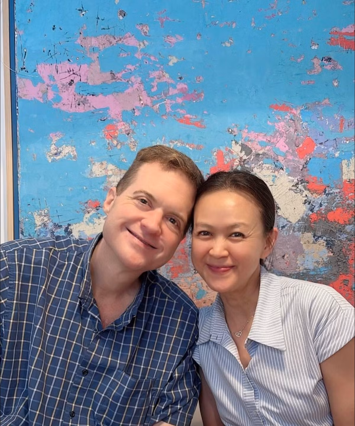 ...Mong ngày của anh sẽ tuyệt vời và tràn ngập niềm vui như cách anh đã mang đến cho cuộc sống của em. Chúc cho chúng ta sẽ tiếp tục trân trọng và yêu thương nhau. Em yêu anh nhiều hơn những gì lời nói có thể diễn tả", Ngọc Nga viết.