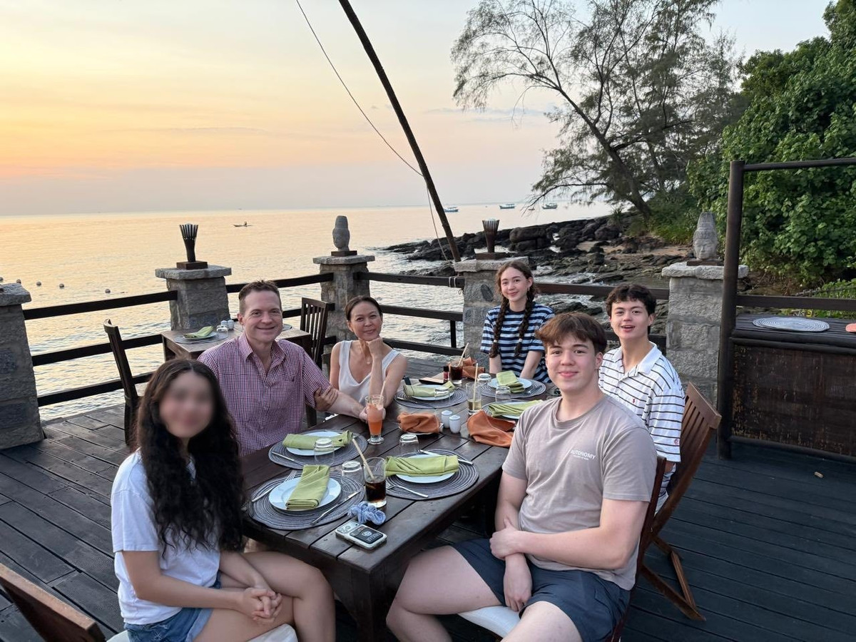 Siêu mẫu Ngọc Nga chia sẻ, gia đình cô chào năm cũ, đón năm mới 2026 ở Phú Quốc.