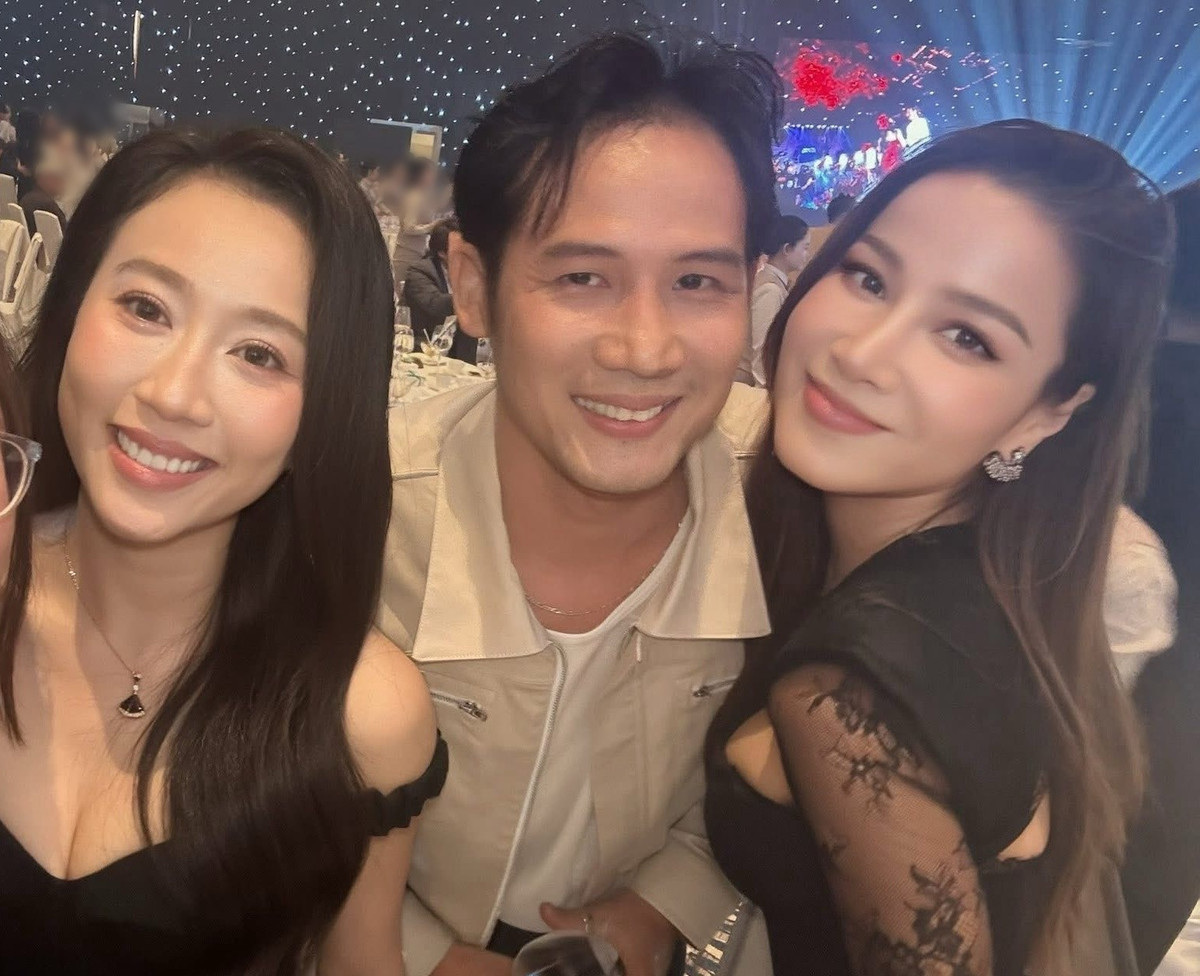 "Không phải vì tiệc cưới linh đình, không phải vì nghi thức long trọng, mà vì mong ước duy nhất là được tận mắt nhìn thấy anh hạnh phúc. Được thấy anh có một người phụ nữ nguyện yêu anh cả một đời, và cũng được anh yêu thương, che chở, chăm sóc bằng tất cả sự chân thành", Bảo Trúc viết. Ảnh: FB Bảo Trúc.