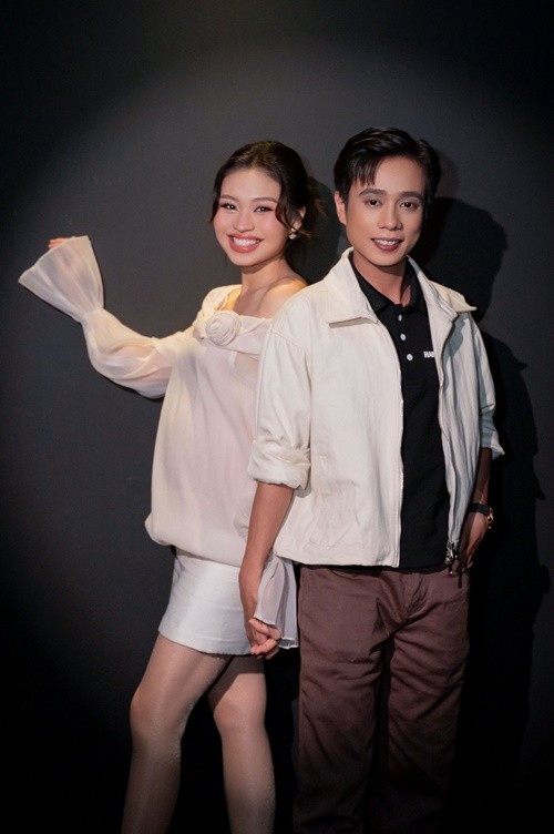 Theo Lê Lộc, việc chậm công bố là để ưu tiên cho thai kỳ trong giai đoạn đầu, đồng thời cô mong khán giả dành sự quan tâm trọn vẹn cho các công việc của hai người trong thời gian qua.