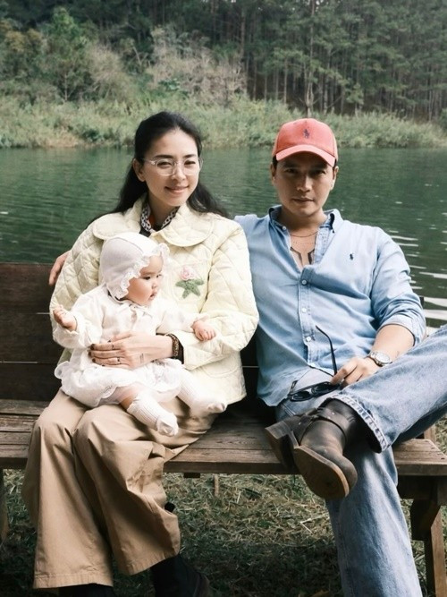 Ngô Thanh Vân cho biết, mong con gái mau lớn, khỏe mạnh là điều ước duy nhất của cô trong mỗi dịp sinh nhật. “Mỗi năm mẹ đều nhìn lại để đánh dấu những cột mốc của mình. Điều tuyệt vời nhất trong tất cả những năm qua chính là được làm mẹ của con”, cô trải lòng. Ảnh: Instagram Ngô Thanh Vân.