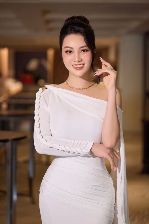 Á hậu Thụy Vân sinh con thứ 2 cách đây 2 tháng. Người đẹp chia sẻ trên Tiền Phong, việc có con nằm trong kế hoạch của vợ chồng cô. Ảnh: Dân Việt.