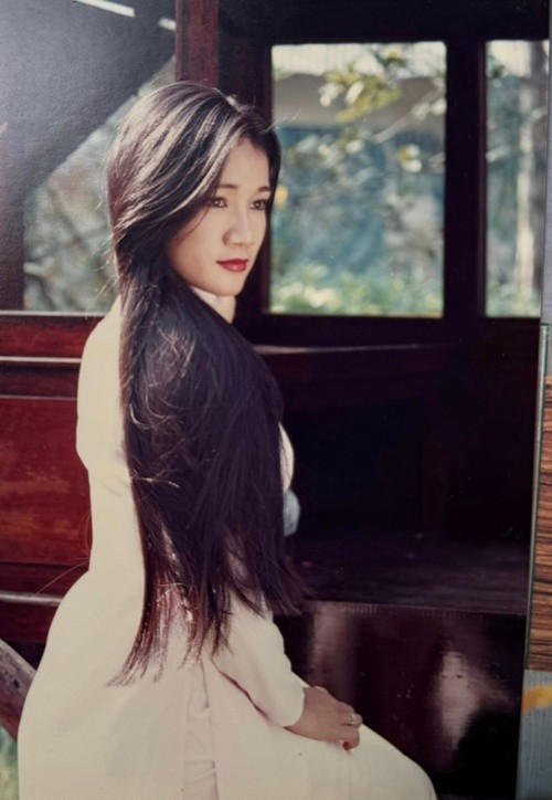 Theo Dân Việt, Cát Tường từng làm giáo viên thẩm mỹ và bà chủ tiệm tóc. Cô nhận trang điểm cho cô dâu với giá 200.000 đồng/người.