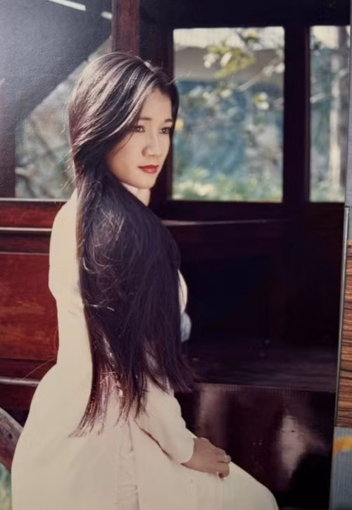 Theo Dân Việt, Cát Tường từng làm giáo viên thẩm mỹ và bà chủ tiệm tóc. Cô nhận trang điểm cho cô dâu với giá 200.000 đồng/người.