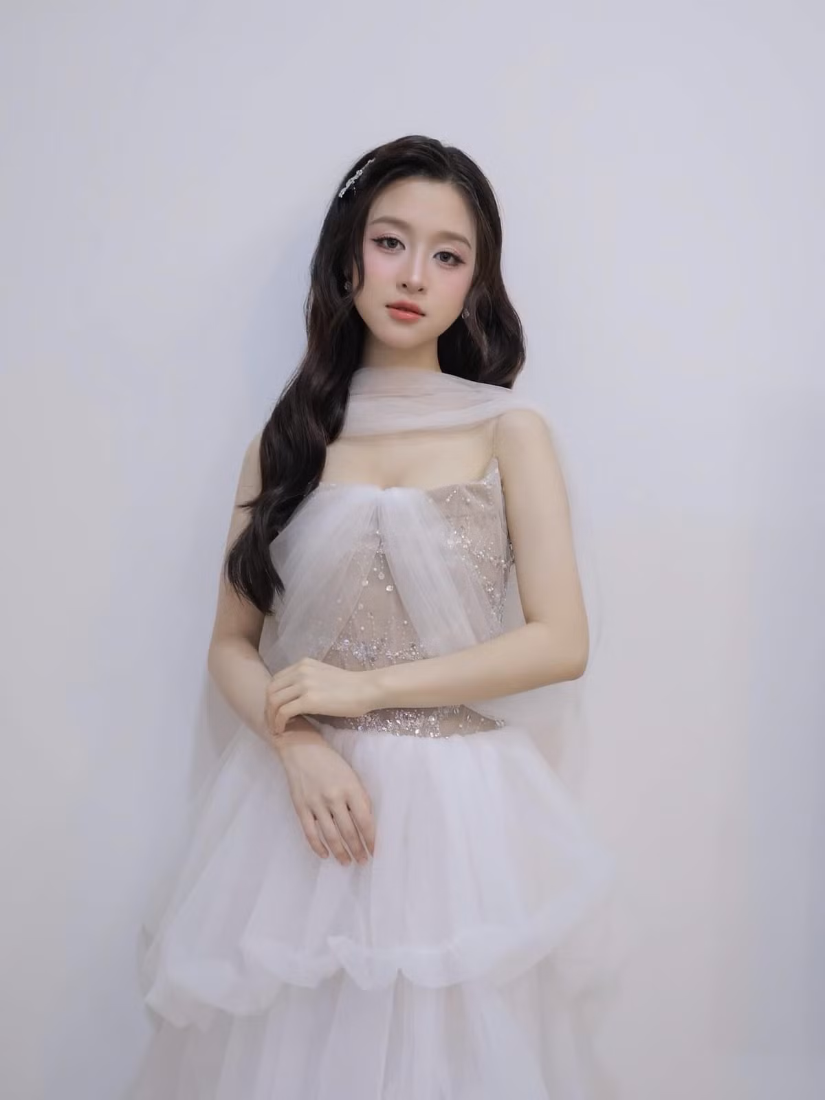 Lê Huỳnh Bảo Ngọc sinh năm 2008, đoạt á quân Gương mặt thân quen nhí 2014. Năm 2025, cô gây chú ý khi đóng phim Lật mặt 8 của đạo diễn Lý Hải.