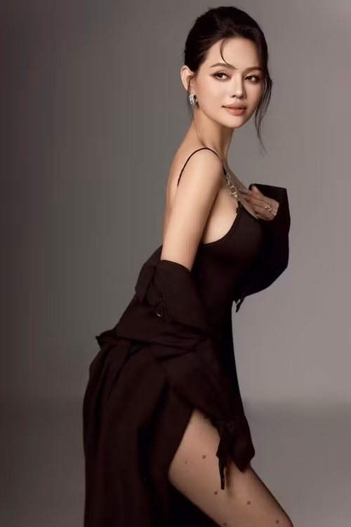 Nhiều năm qua, nữ diễn viên phim Cổng mặt trời vừa đóng phim vừa ca hát. Ảnh: FB Hiền Trang.