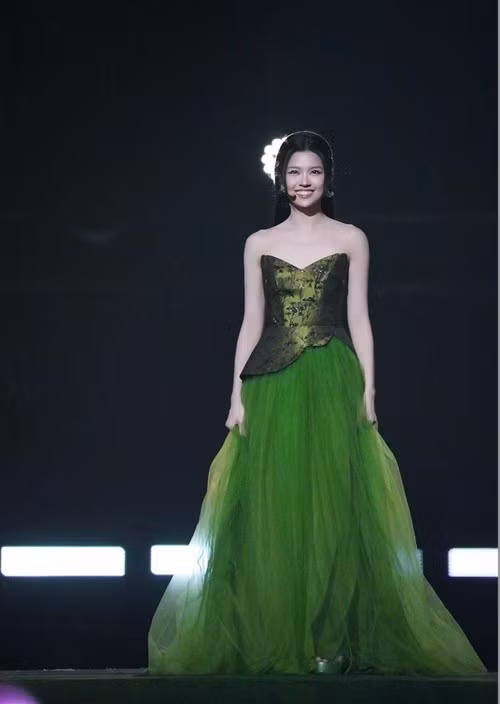 Theo Dân Việt, Suni Hạ Linh nhận được 2 giải thưởng dành cho tiết mục xuất sắc nhất mùa giải với Nobody và Tinh vệ ở chung kết Đạp gió 2024. Ảnh: Dân Việt.