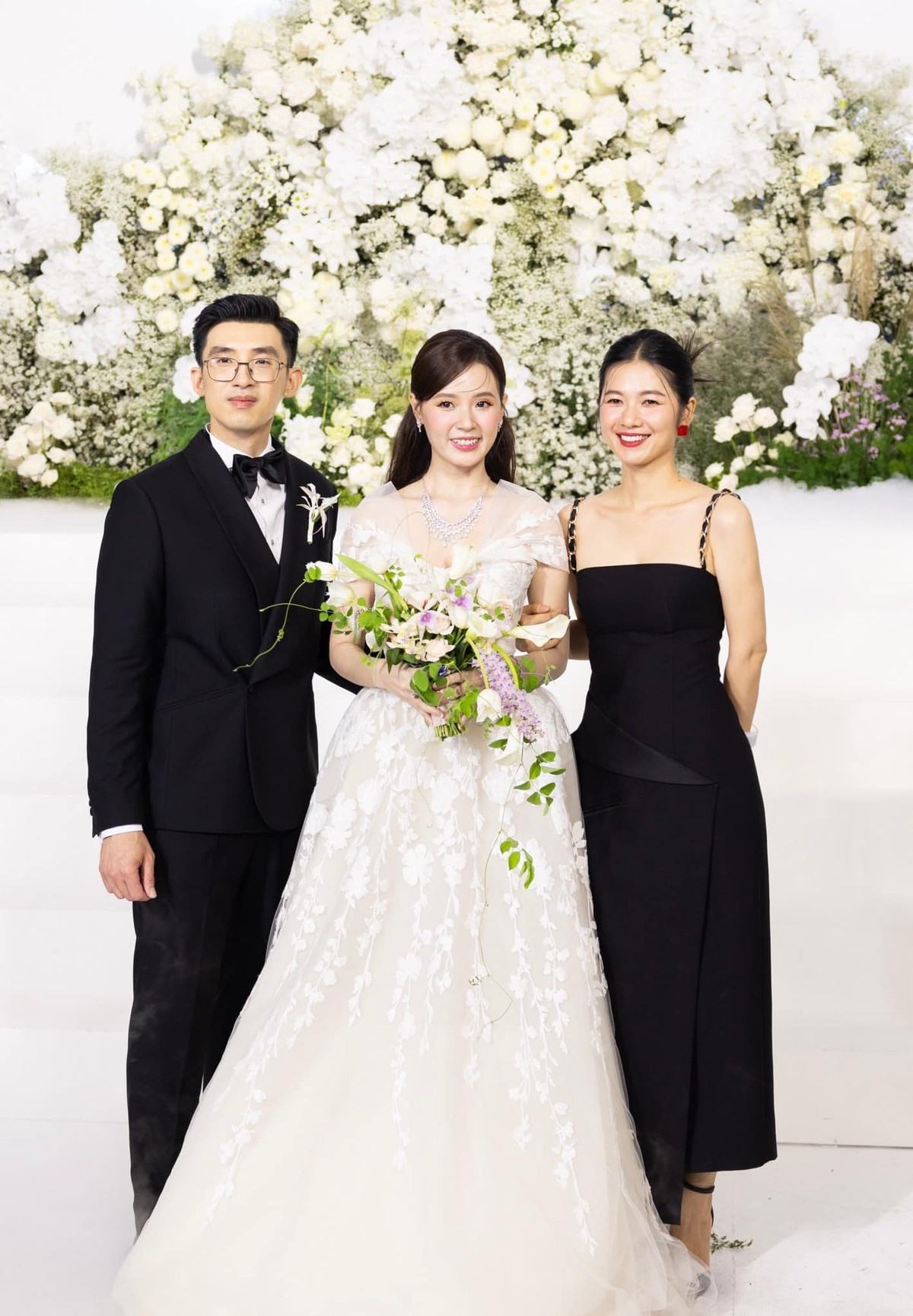 Oanh Kiều là bạn thân của Midu trong showbiz Việt.