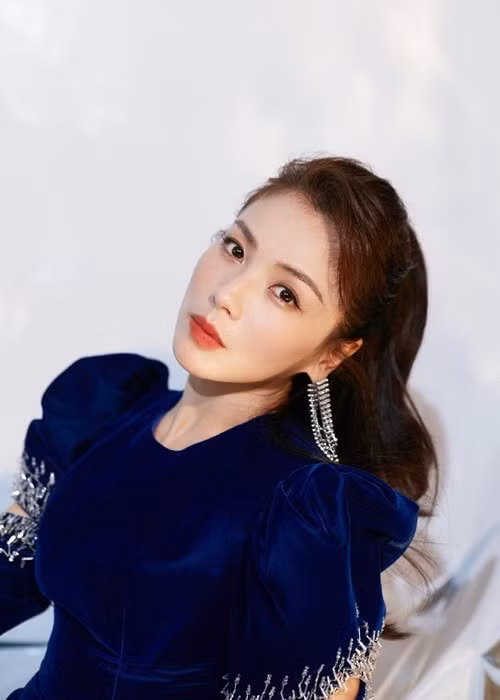 Sự trở lại của Lưu Đào không chỉ là cuộc chạy đua với thời gian mà còn là minh chứng cho thực lực diễn xuất. Những vai diễn phức tạp, nhiều lớp tâm lý giúp cô khẳng định vị thế vững chắc trên màn ảnh, đồng thời mang lại nguồn thu ổn định để vực dậy gia đình. Ảnh: Tiền Phong.