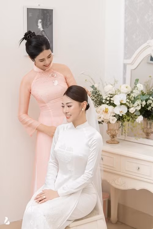 Nàng hậu có mặt trong lễ ăn hỏi của nữ diễn viên phim Hương vị tình thân.