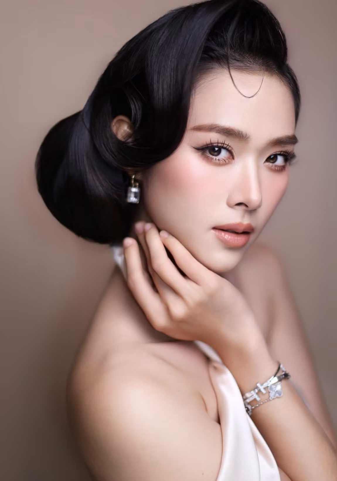 Diệp Bảo Ngọc là hot girl nổi tiếng năm 2009-2010, hiện tại sở hữu nhan sắc mặn mà, gợi cảm. Ảnh: FB Diệp Bảo Ngọc.