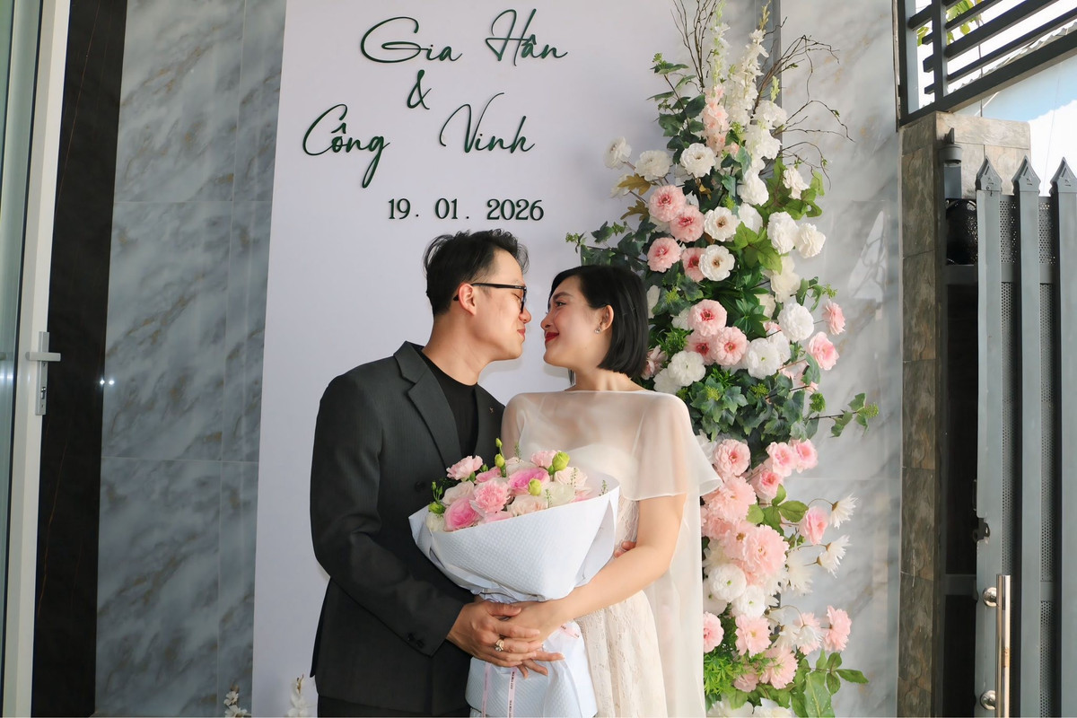 Trước đó, nàng hậu nhắn nhủ nửa kia: "Chúng mình đã cùng nhau lớn lên trong tình yêu này. Anh chở che hơn, mình la làng hơn".