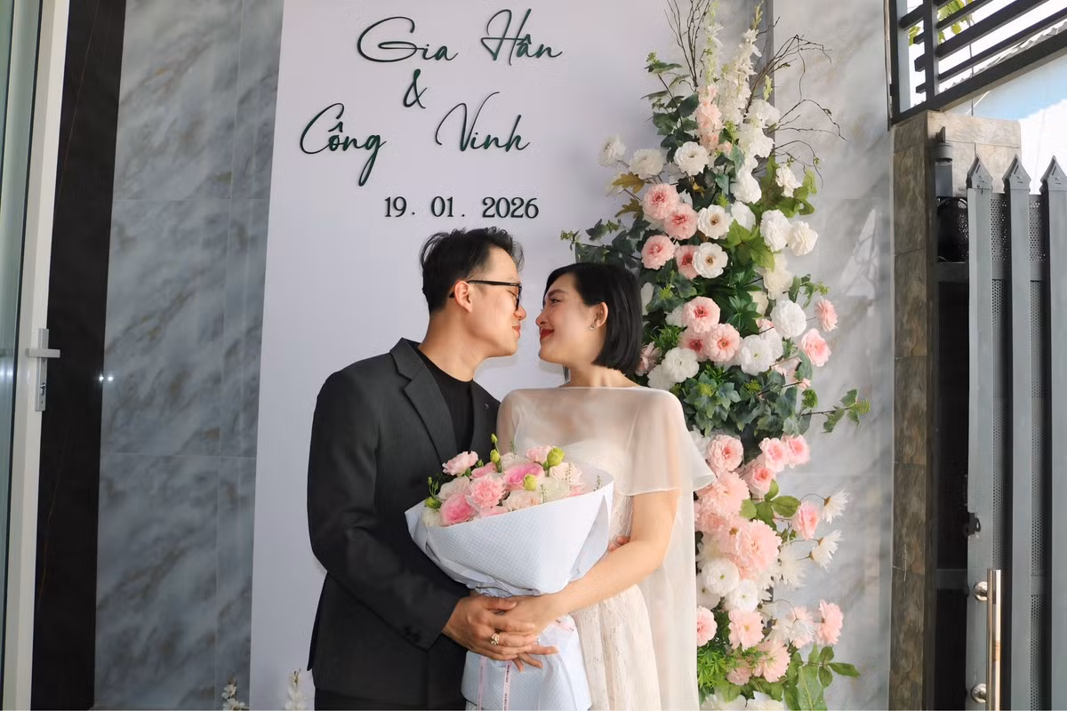 Trước đó, nàng hậu nhắn nhủ nửa kia: "Chúng mình đã cùng nhau lớn lên trong tình yêu này. Anh chở che hơn, mình la làng hơn".