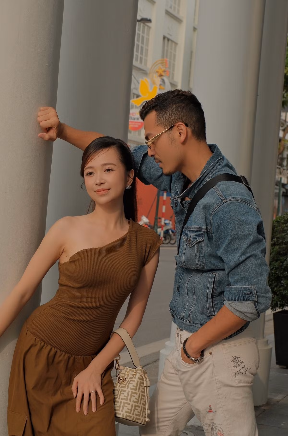 Vũ Tuấn Việt chia sẻ trên VTV, đối với các cảnh quay 'hơi nóng' với bạn diễn, anh phải làm tâm lý với vợ để dung hòa cuộc sống hơn. Ảnh: FB Kim Oanh.