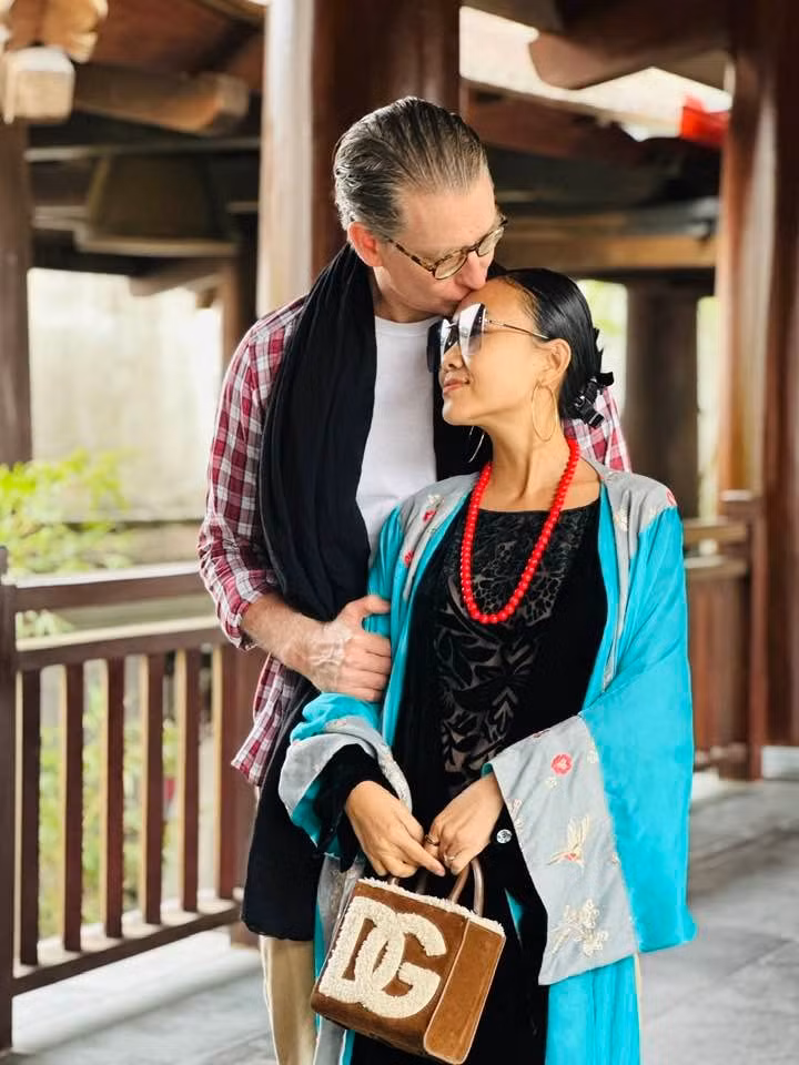 Đoan Trang thường xuyên sánh đôi bên chồng tại sự kiện giải trí, đưa con gái đi du lịch trong và ngoài nước.