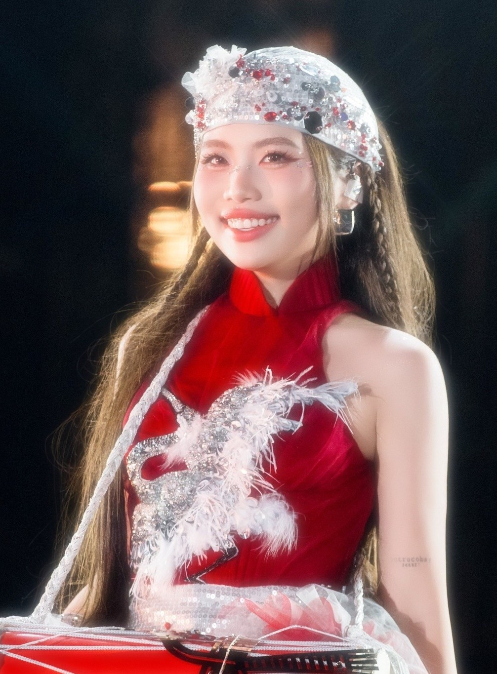 Nữ ca sĩ đã hứa hẹn sẽ mang ca khúc Bài ca Đất phương Nam đến sân khấu trong tháng 8. Ảnh: Instagram Phương Mỹ Chi.