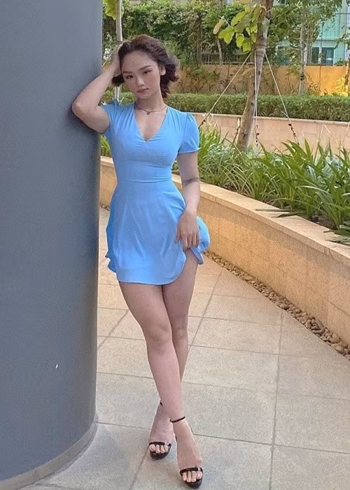 Miu Lê từng nhập viện vì giảm cân sai cách như nhịn ăn, uống nước cốt chanh và ăn thật nhiều bưởi. Nữ ca sĩ quyết định thay đổi bằng cách tập gym và ăn uống lành mạnh. Ảnh: FB Miu Lê.