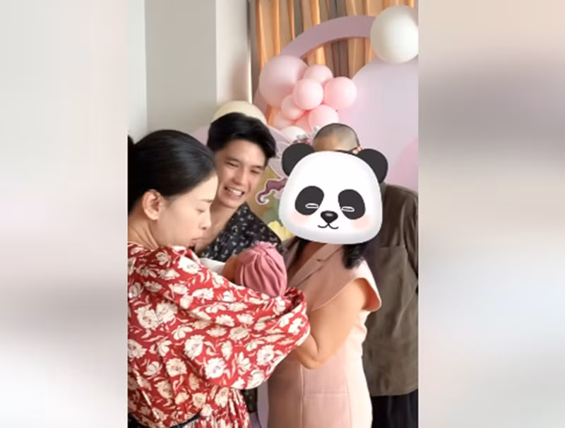 Một người thân của vợ chồng Ngô Thanh Vân nhận xét bé Gạo có nhiều nét giống bà nội. Ảnh: FB Ngô Thanh Vân.