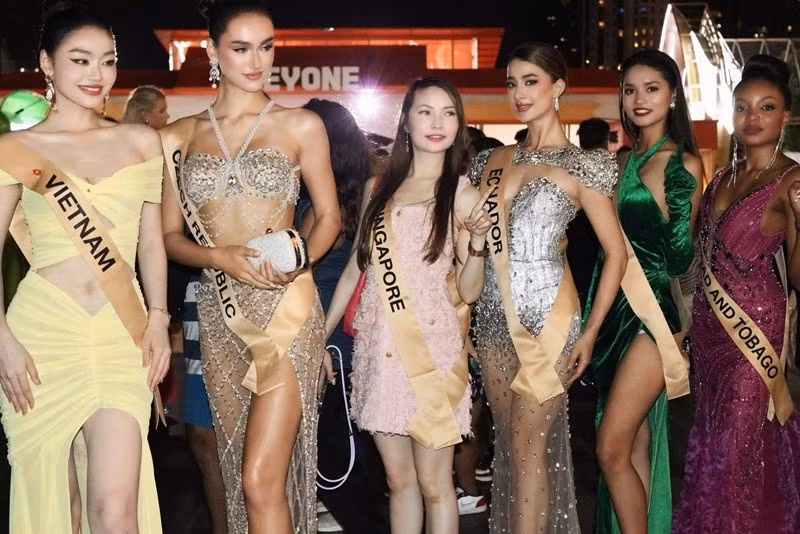 Trong ngày thứ 3 ở cuộc thi, Yến Nhi diện chiếc váy vàng cắt xẻ táo bạo. Ảnh: FB Yến Nhi.