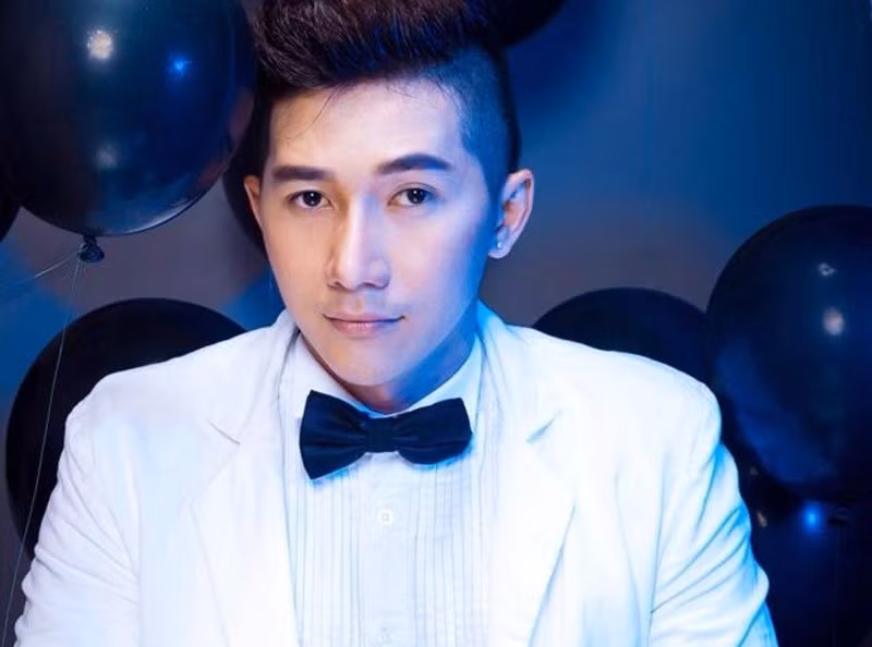 Trong một lần Nam Phong đi xe đạp chở đồ ăn về cho heo ăn, tất cả đồ ăn bị đổ xuống đường. Ảnh: FB Nam Phong.