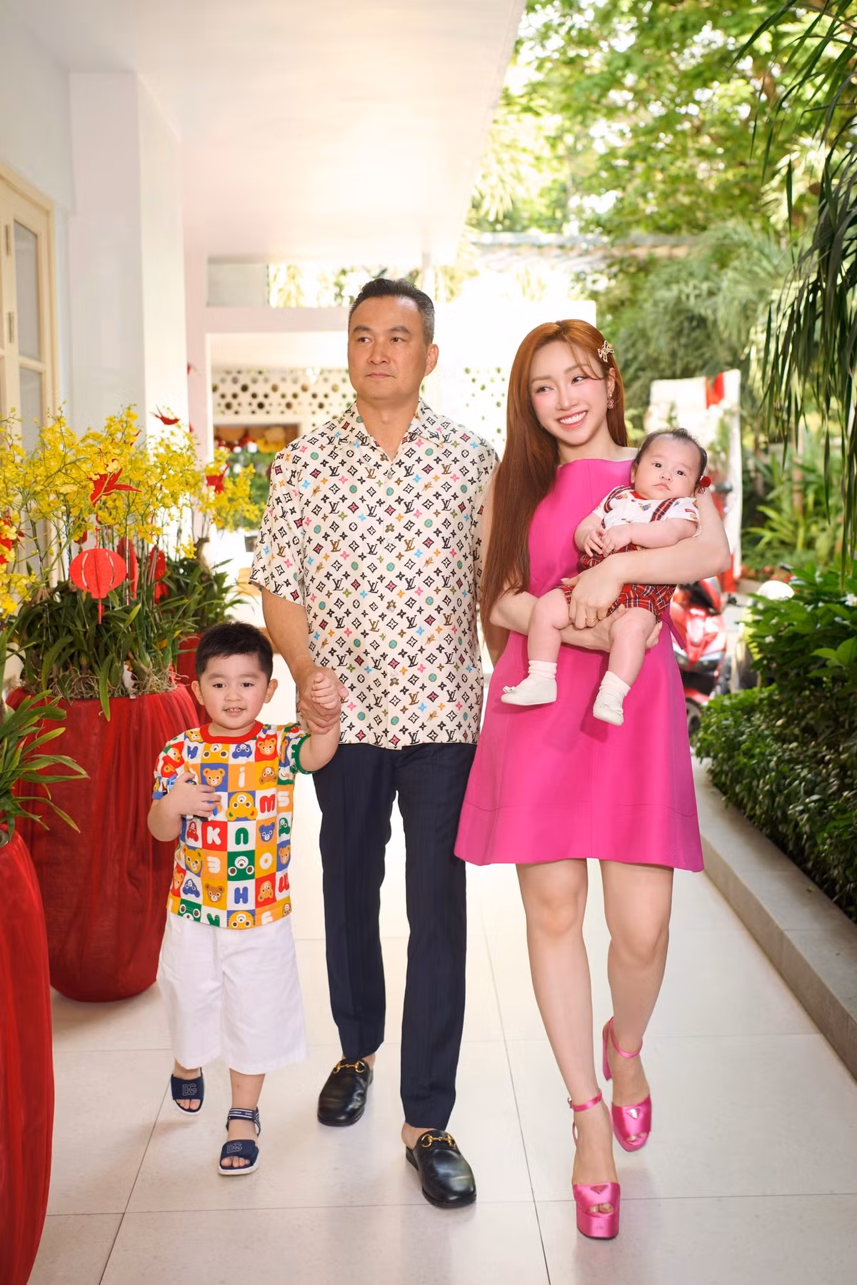 Con trai của Lý Thùy Chang kháu khỉnh như hot boy còn cô con gái của nữ doanh nhân xinh xắn, đáng yêu. Ảnh: FB Lý Thùy Chang.