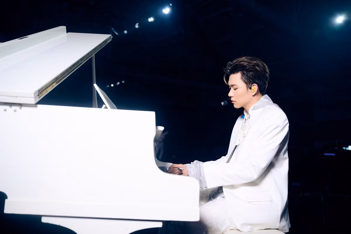 Theo Sài Gòn Giải Phóng, Dương Domic tham gia nhiều chương trình như Bài hát hay nhất 2022, Sân khấu vũ đạo 2022, Giọng hát Việt 2023, tuy nhiên không gây ấn tượng mạnh mẽ. Ảnh: FB Dương Domic.