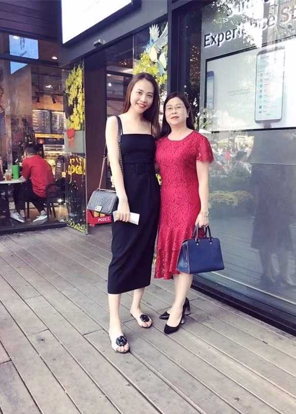 Đàm Thu Trang thừa hưởng nhiều nét đẹp của mẹ. Ảnh: Người Đưa Tin.