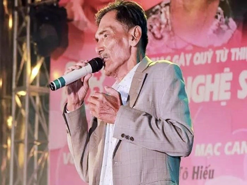 Nam nghệ sĩ thường hát tại các đám cưới, sự kiện nhỏ. Ảnh: Người Đưa Tin.