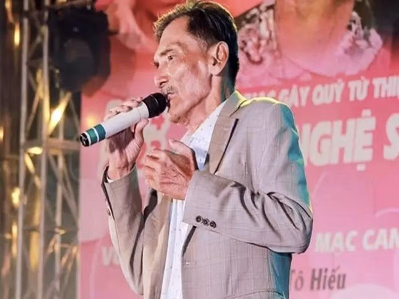 Nam nghệ sĩ thường hát tại các đám cưới, sự kiện nhỏ. Ảnh: Người Đưa Tin.