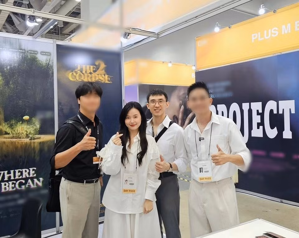 Trên trang cá nhân, diễn viên Midu vừa đăng tải hình ảnh bên thiếu gia Minh Đạt ở Hàn Quốc.