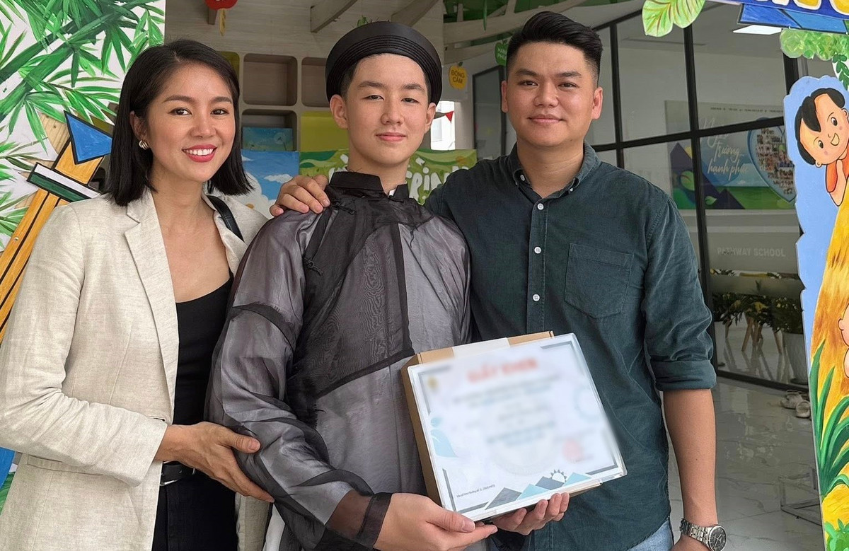 Mối quan hệ giữa Trung Kiên và bé Cà Pháo không thay đổi khi gia đình anh chào đón thành viên mới. Ảnh: FB Lê Phương.