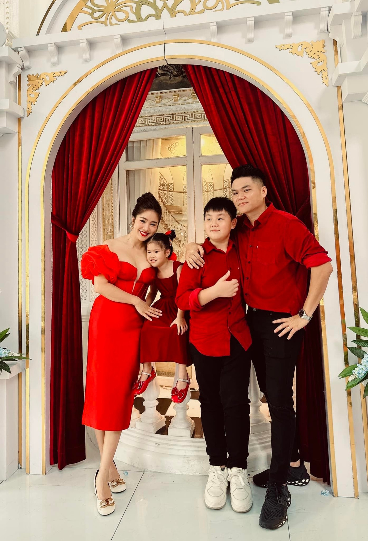 View - Lê Phương khoe được chồng trẻ cưng chiều | Báo Tri thức và Cuộc sống - TIN TỨC PHỔ BIẾN KIẾN THỨC 24H