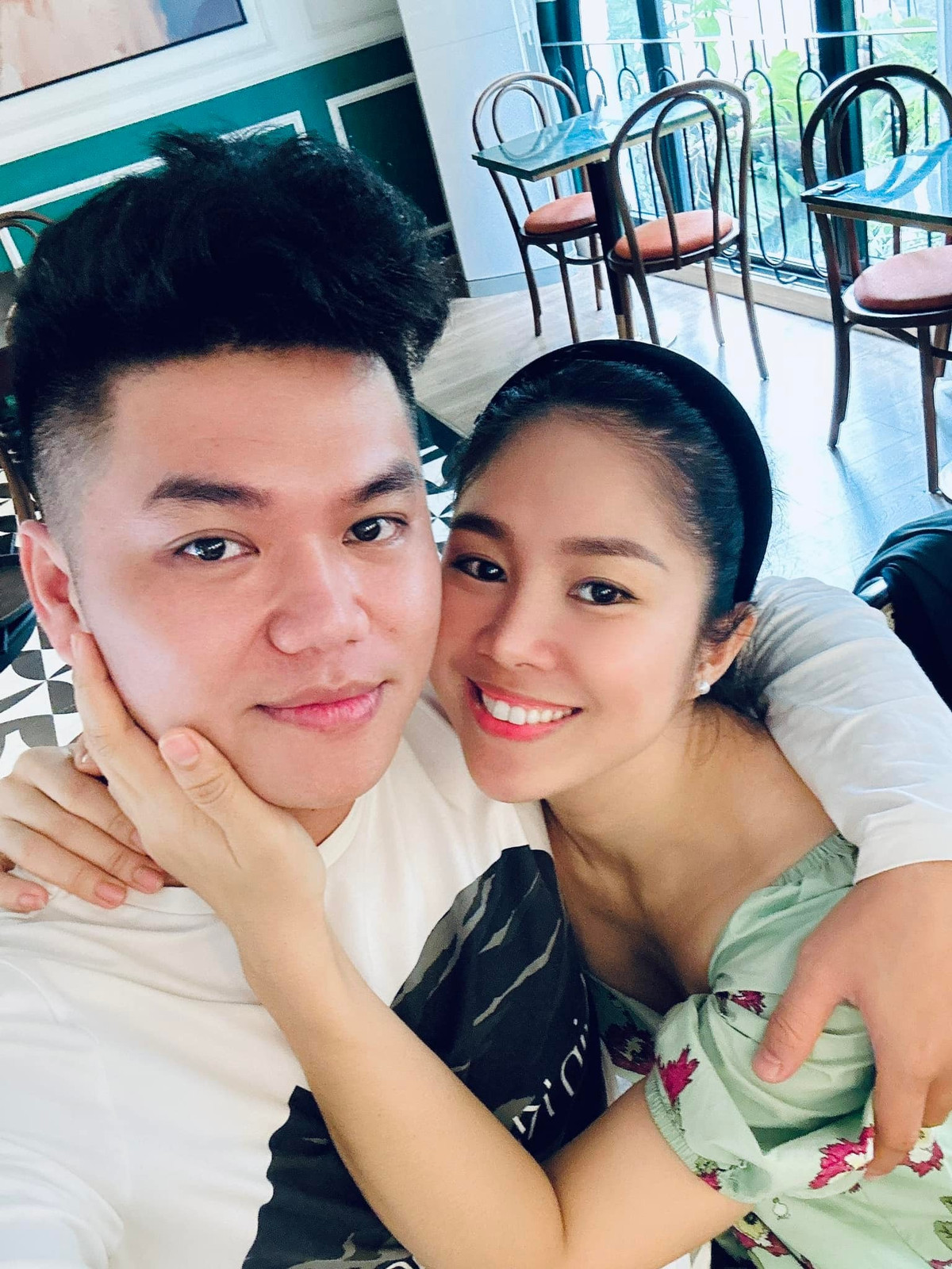 Trung Kiên là hậu phương vững chắc của Lê Phương. Mỗi khi nữ diễn viên đi quay phim xa, Trung Kiên thường đồng hành để động viên tinh thần, chăm sóc. Ảnh: FB Trung Kiên.