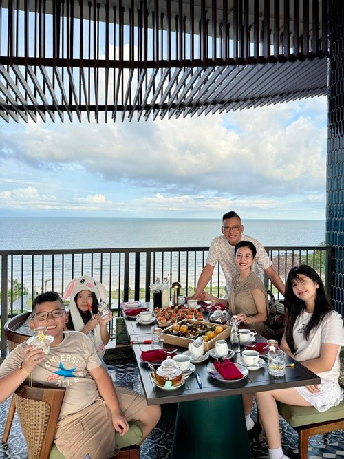 Jennifer Phạm vẫn duy trì công việc dẫn chương trình, tham gia các sự kiện giải trí. Khi rảnh rỗi, cô cùng gia đình du lịch trong và ngoài nước.