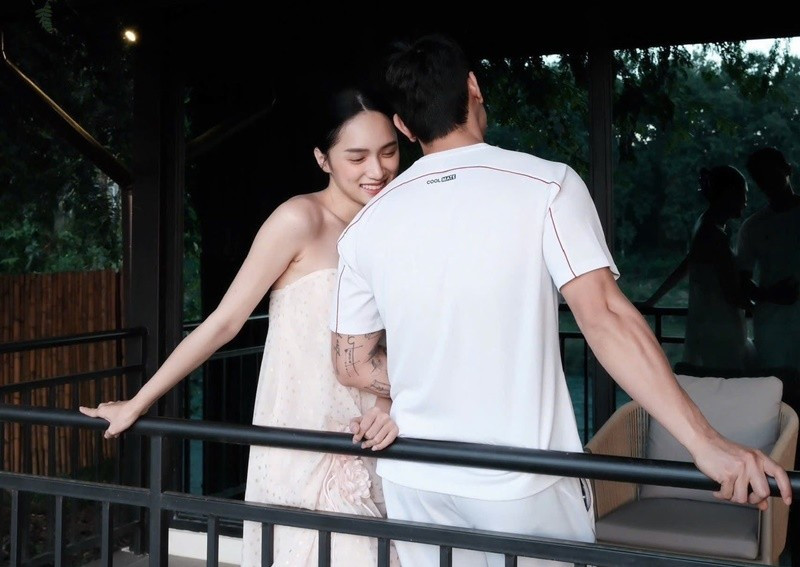 View - Phú Cường đăng ảnh tình tứ bên Hoa hậu Hương Giang | Báo Tri thức và Cuộc sống - TIN TỨC PHỔ BIẾN KIẾN THỨC 24H