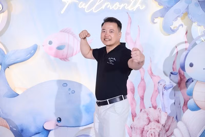 “Không nên đọc, tin theo hoặc chia sẻ các thông tin không phải từ trang mạng có tick xanh của chính chủ hoặc các báo đài chính thống. Không nên bấm vào các đường link trong các bài viết của các trang mạng xã hội đưa tin giật gân, vì khả năng cao đó là tin giả và có nguy cơ dính mã độc gây mất tiền trong tài khoản ngân hàng”, chồng Phương Oanh viết trên trang cá nhân. Ảnh: FB Shark Bình.