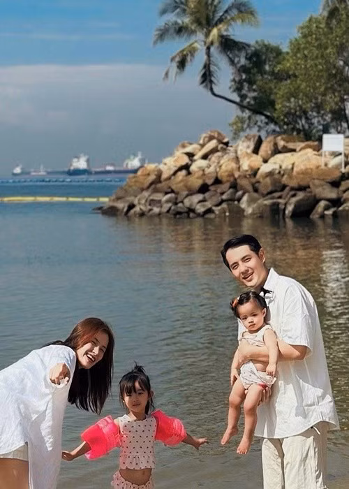 Ông Cao Thắng tập trung kinh doanh nhiều năm qua sau thời gian làm ca sĩ. Ảnh: FB Đông Nhi.