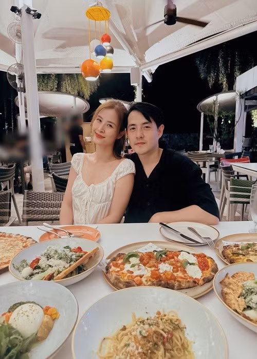 Ngoài Malaysia, vợ chồng Đông Nhi còn du lịch Singapore trong dịp hè. Ảnh: FB Đông Nhi.