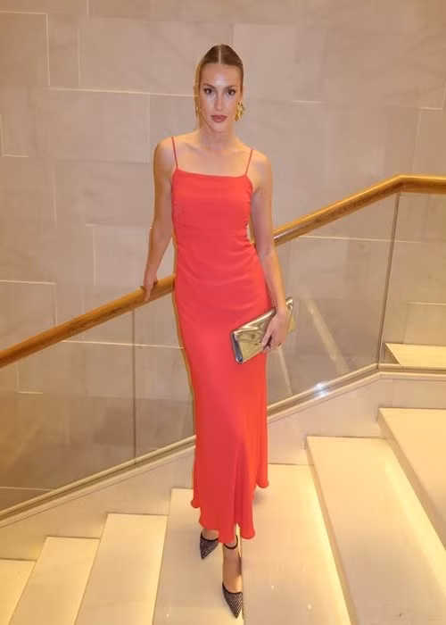 Mỹ nhân Pháp tích cực tham gia vào các hoạt động, chương trình nâng cao nhận thức và phòng ngừa ung thư. Ảnh: Instagram Agathe Cauet.